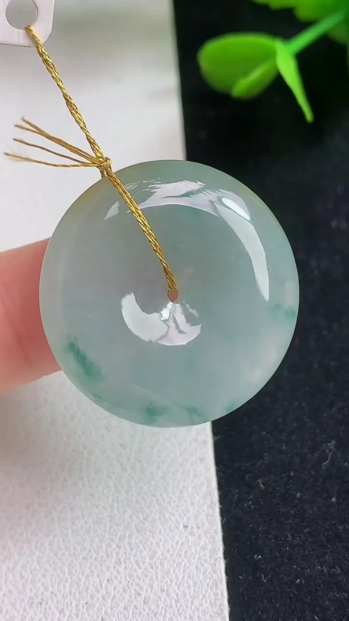 天然A货翡翠双彩平安扣吊坠，尺寸25.2-5.4，重量:6.90g
5月5日