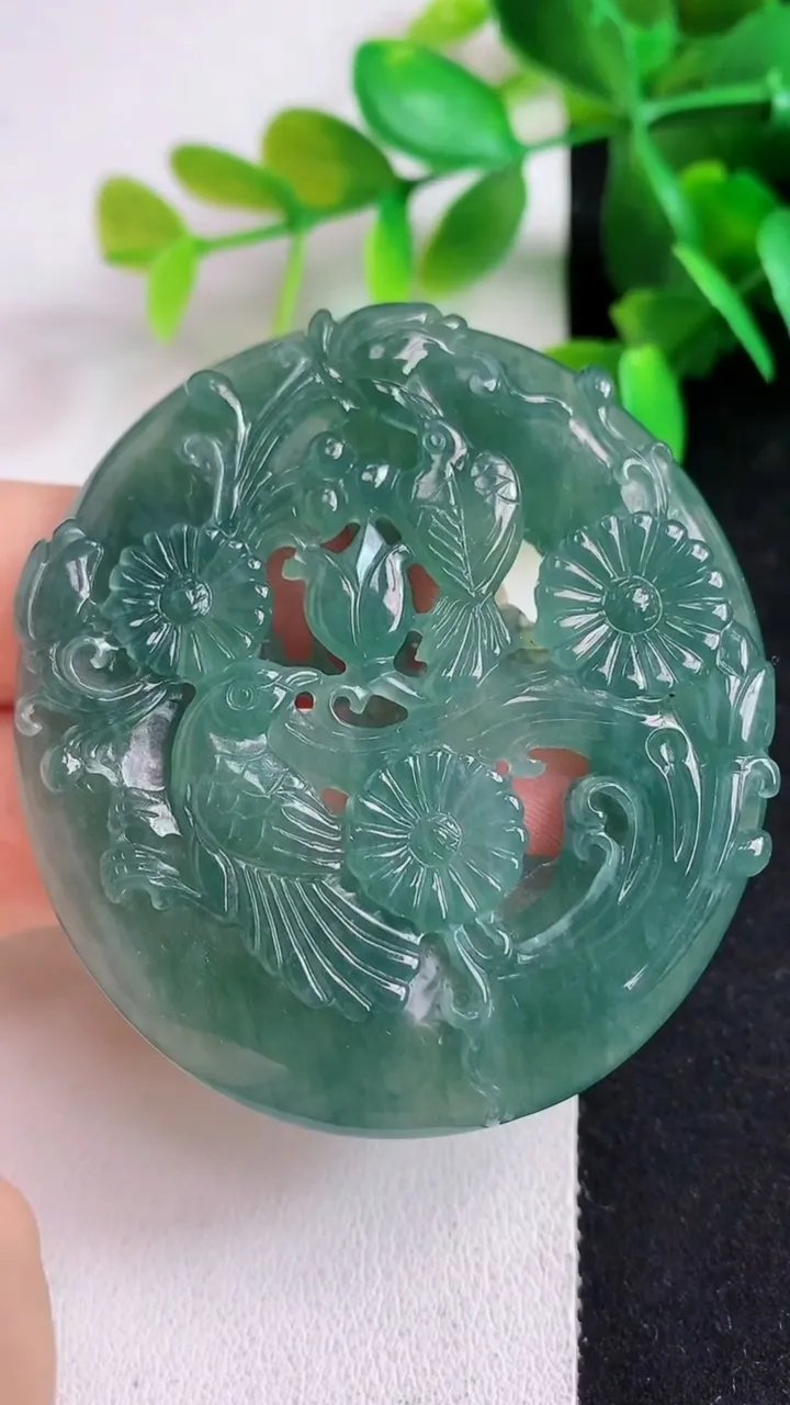 天然A货翡翠蓝水鸟语花香吊坠，尺寸55-50.8-7.5，重:33.51g
5月5日