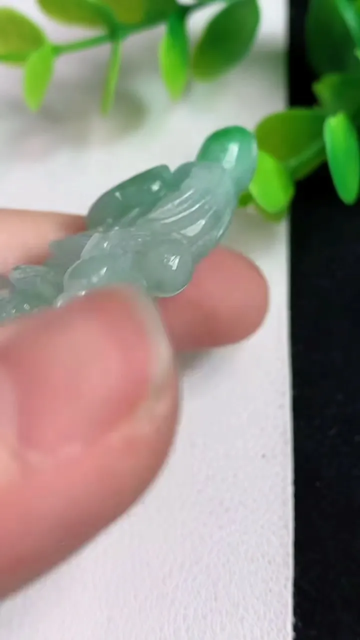 天然A货翡翠白菜吊坠，尺寸53.6-33-14，重:24.22g
5月5日