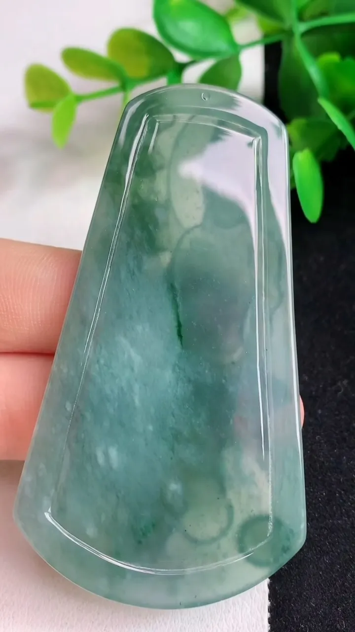 天然A货翡翠蓝水双彩祥龙观音菩萨吊坠，尺寸72.3-39.4-5，重:23.59g
5月5日