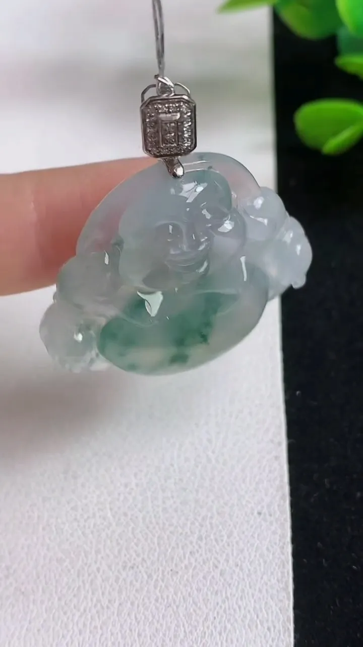 天然A货翡翠飘花佛公吊坠，尺寸30-33.8-7.5，重量:12.05g
5月5日