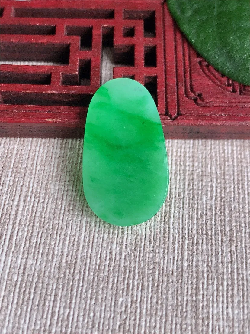 天然A货翡翠飘绿福件尺寸27.4×15.4×4.5m量3.63g 0504