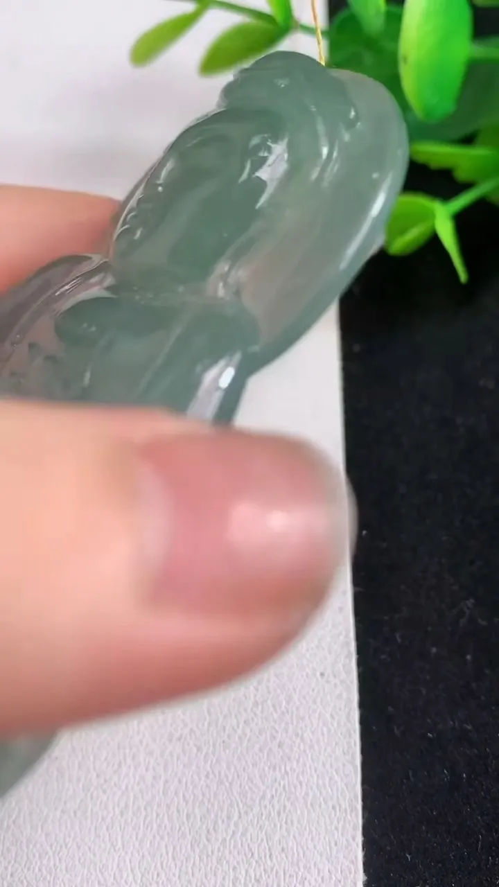 天然A货翡翠观音菩萨吊坠，尺寸73.6-49-7.7，重量:47.16g
5月5日