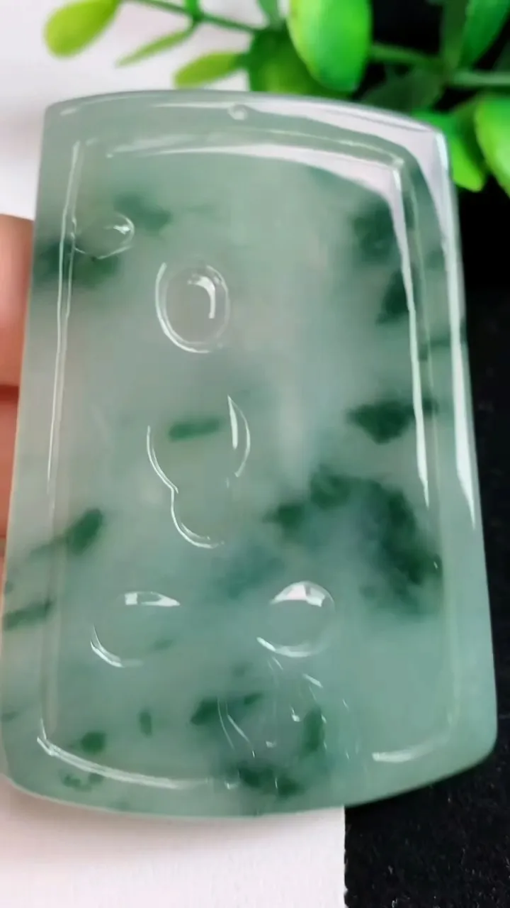 天然A货翡翠飘花祥龙文殊菩萨吊坠，尺寸70.4-49.4-5.2，重量:41.63g
5月5日