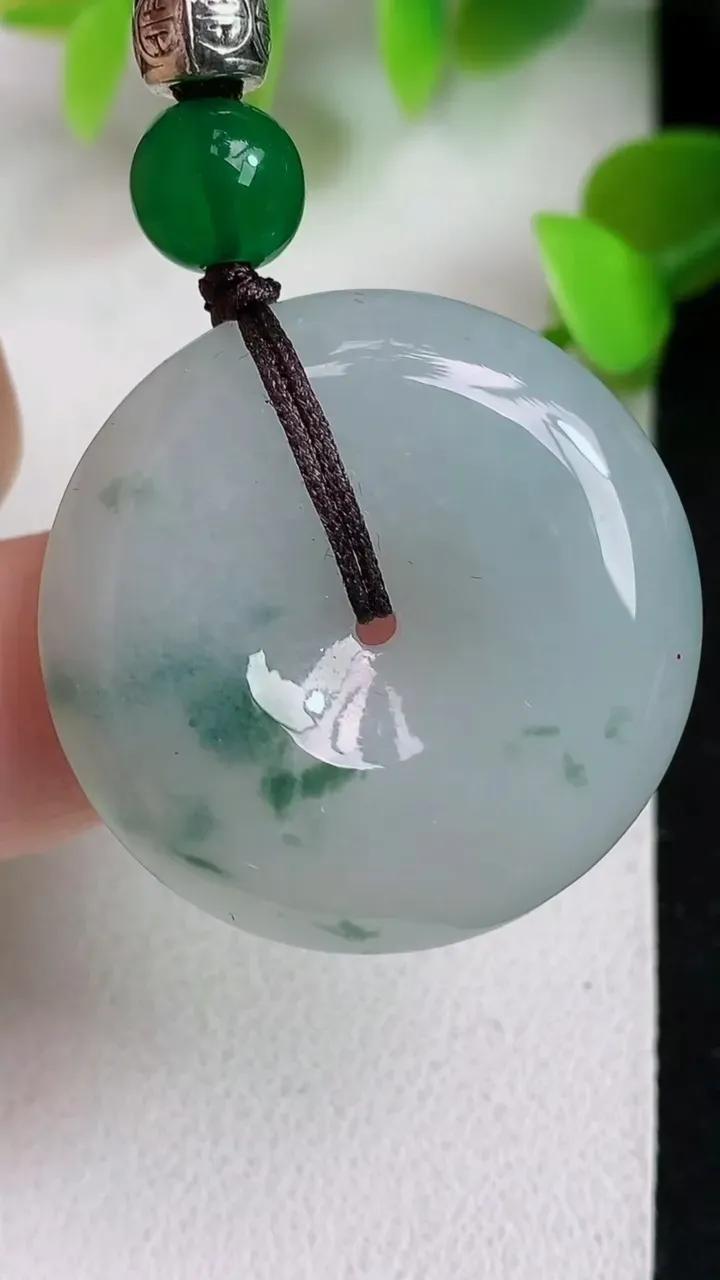 天然A货翡翠飘花平安扣吊坠，尺寸30-7.1，重:13.07g
5月6日