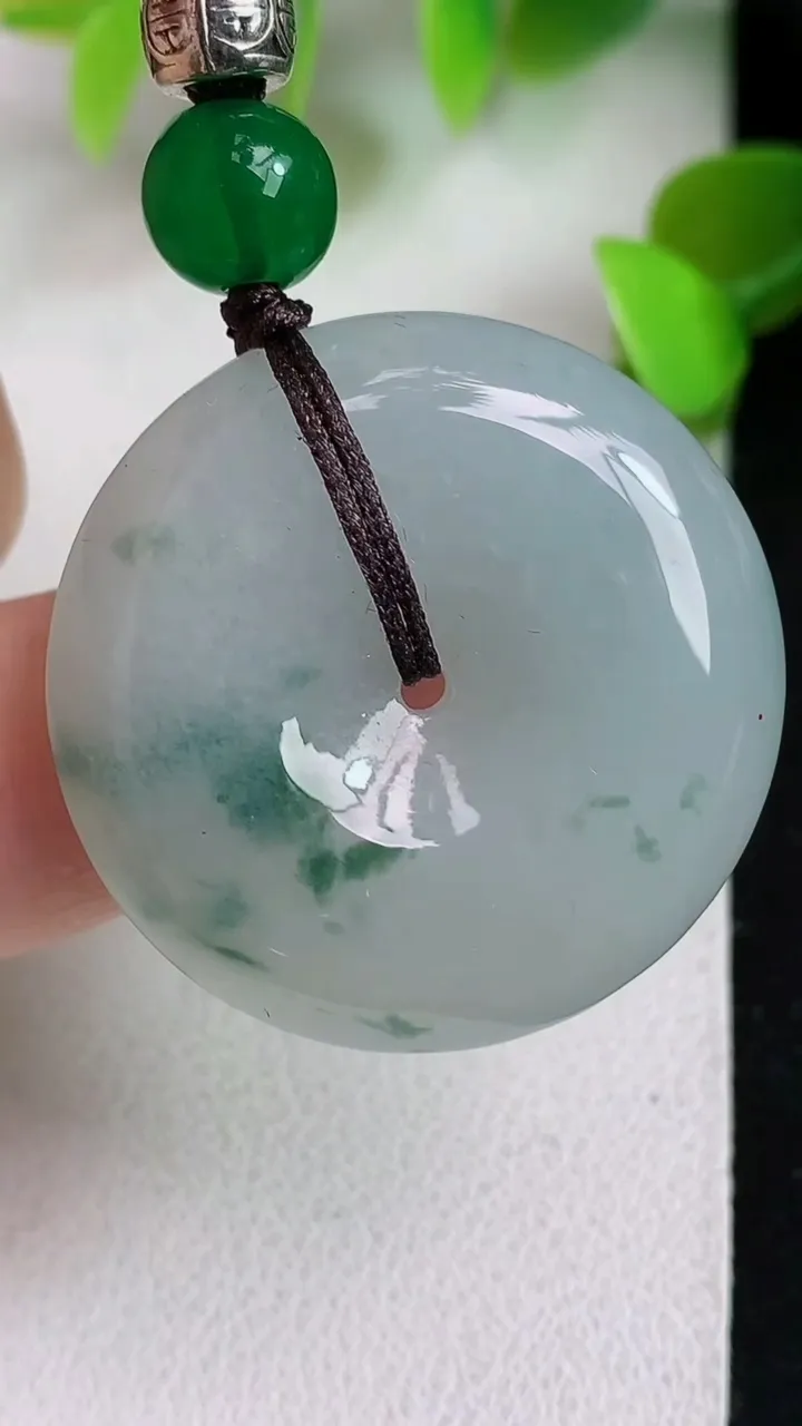 天然A货翡翠飘花平安扣吊坠，尺寸30-7.1，重:13.07g
5月6日