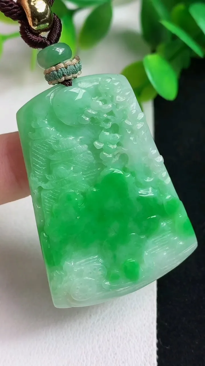 天然A货翡翠山水牌吊坠，尺寸44-32.8-5，重量:20.32g
5月6日