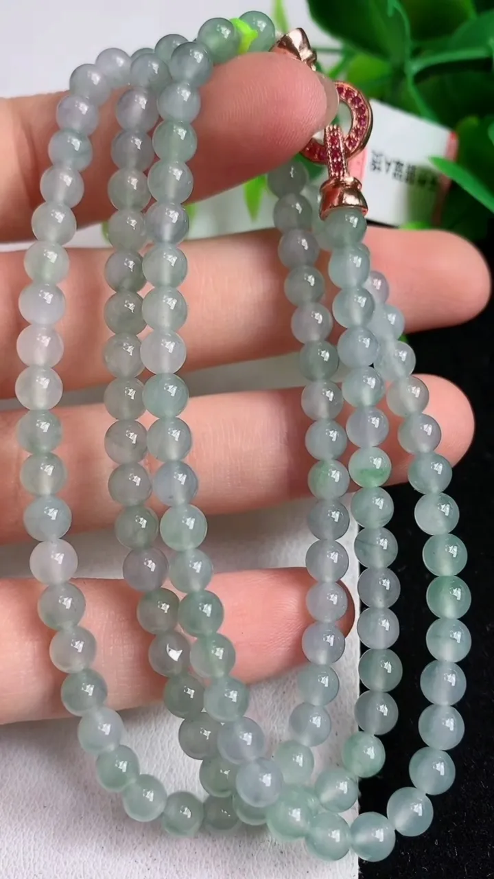 天然A货翡翠圆珠项链125颗，尺寸5，重量:26.85g5月6日
工厂直销收藏佳品,种好水足，色泽均匀，有种有色，上手高大气！