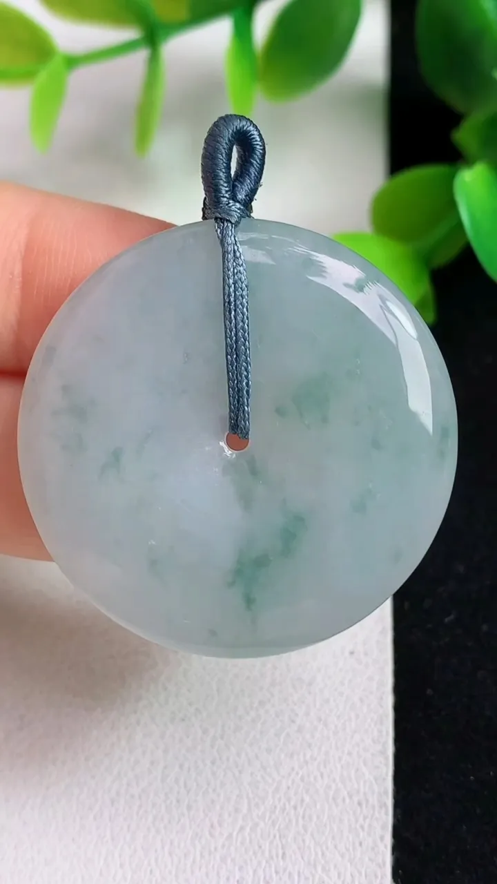 天然A货翡翠飘花平安扣吊坠，尺寸33.6-5，重量:11.43g
5月6日