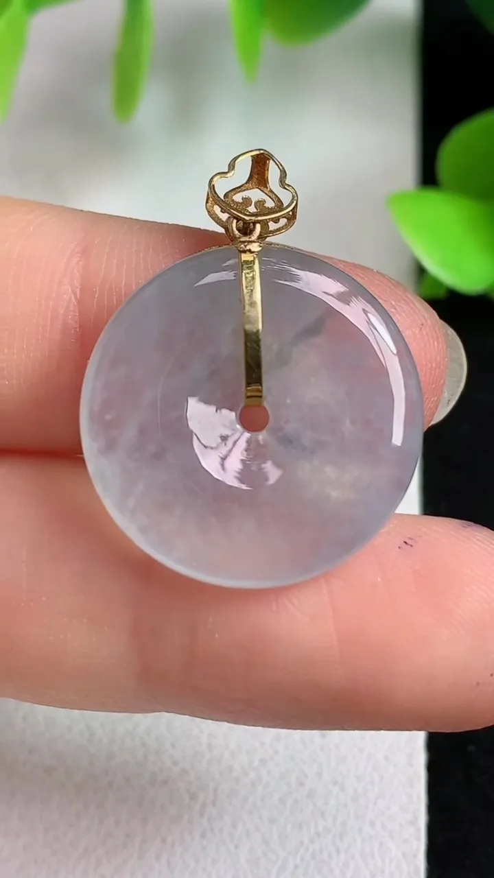 天然A货翡翠飘花平安扣吊坠，尺寸20-4，重量:3.54g
5月6日