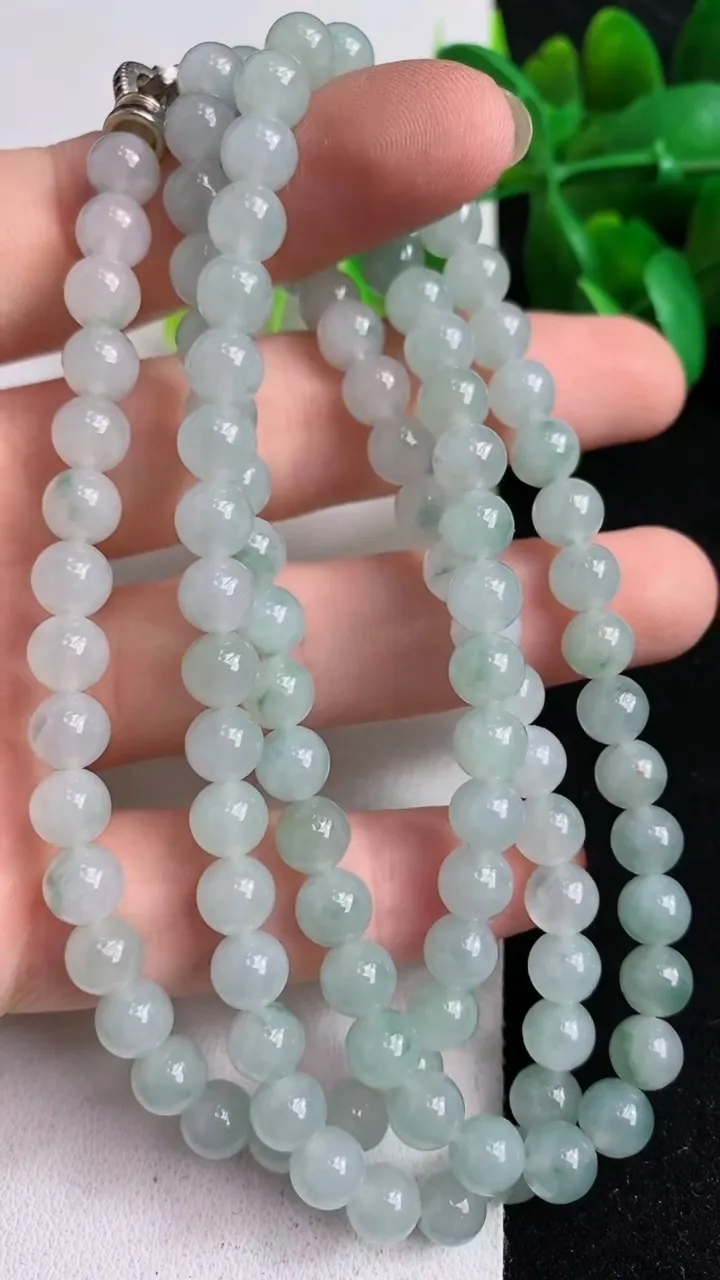 天然A货翡翠飘花圆珠项链108颗，尺寸6.3，重:46.26g5月6日
工厂直销收藏佳品,种好水足，色泽均匀，有种有色，上手高大气！