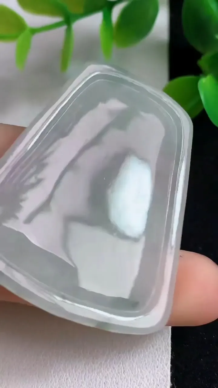 天然A货翡翠飘花普贤菩萨吊坠，尺寸48.3-40.7-5，重量:17.00g
5月6日