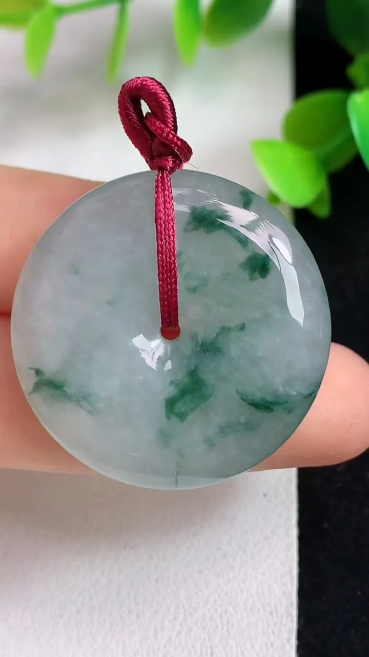天然A货翡翠飘花平安扣吊坠，尺寸30.6-6.6，重量:12.76g
5月6日