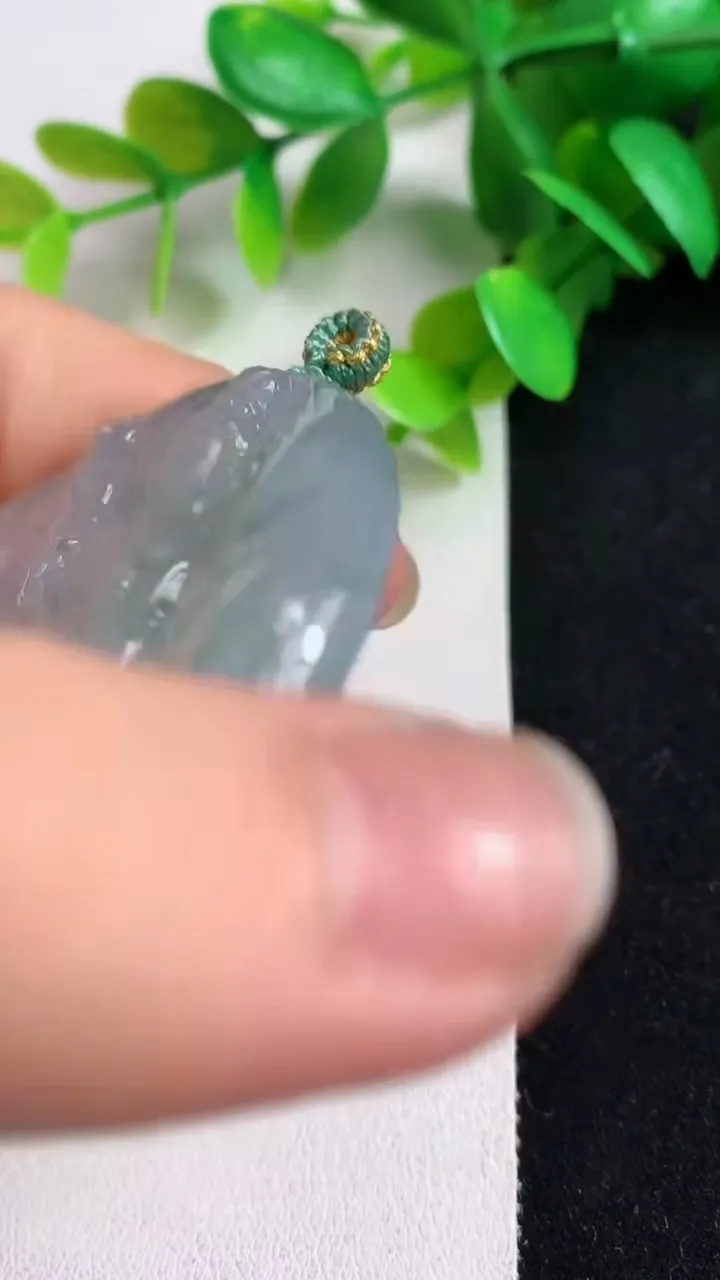 天然A货翡翠飘花文殊菩萨吊坠，尺寸51.5-5.6，重量:31.15g
5月6日