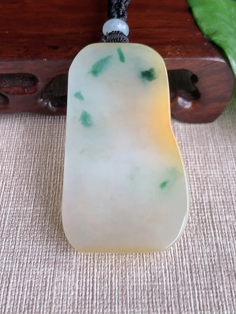 天然A货翡翠飘黄翡飘花连年有余吊坠尺寸52.5×30.3×6.8m量28.13g 0504