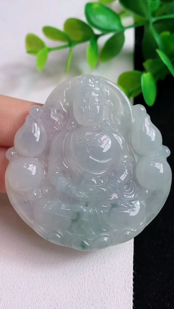 天然A货翡翠飘花度母吊坠，尺寸53.7-50.8-6.3，重:26.42g
5月6日