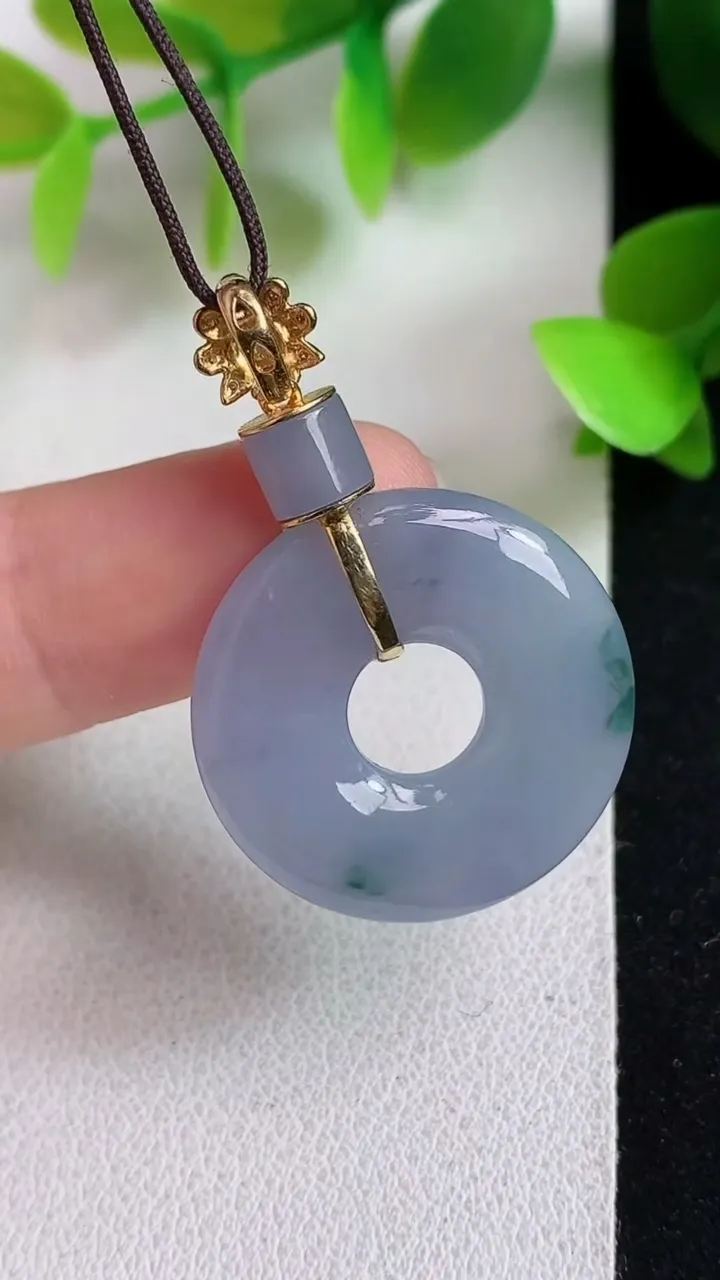天然A货翡翠k金紫罗兰 飘花平安环吊坠，尺寸23-4.5，重量:5.66g
5月6日