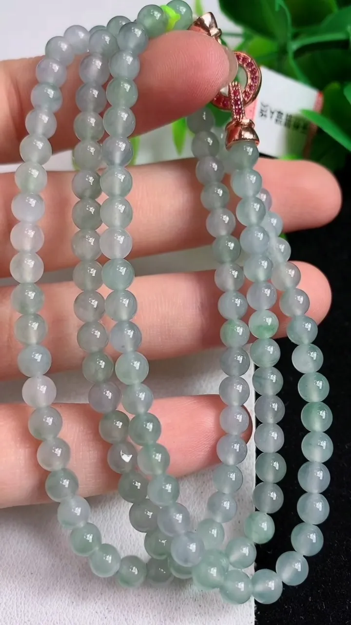 天然A货翡翠圆珠项链125颗，尺寸5，重量:26.85g5月6日
工厂直销收藏佳品,种好水足，色泽均匀，有种有色，上手高大气！