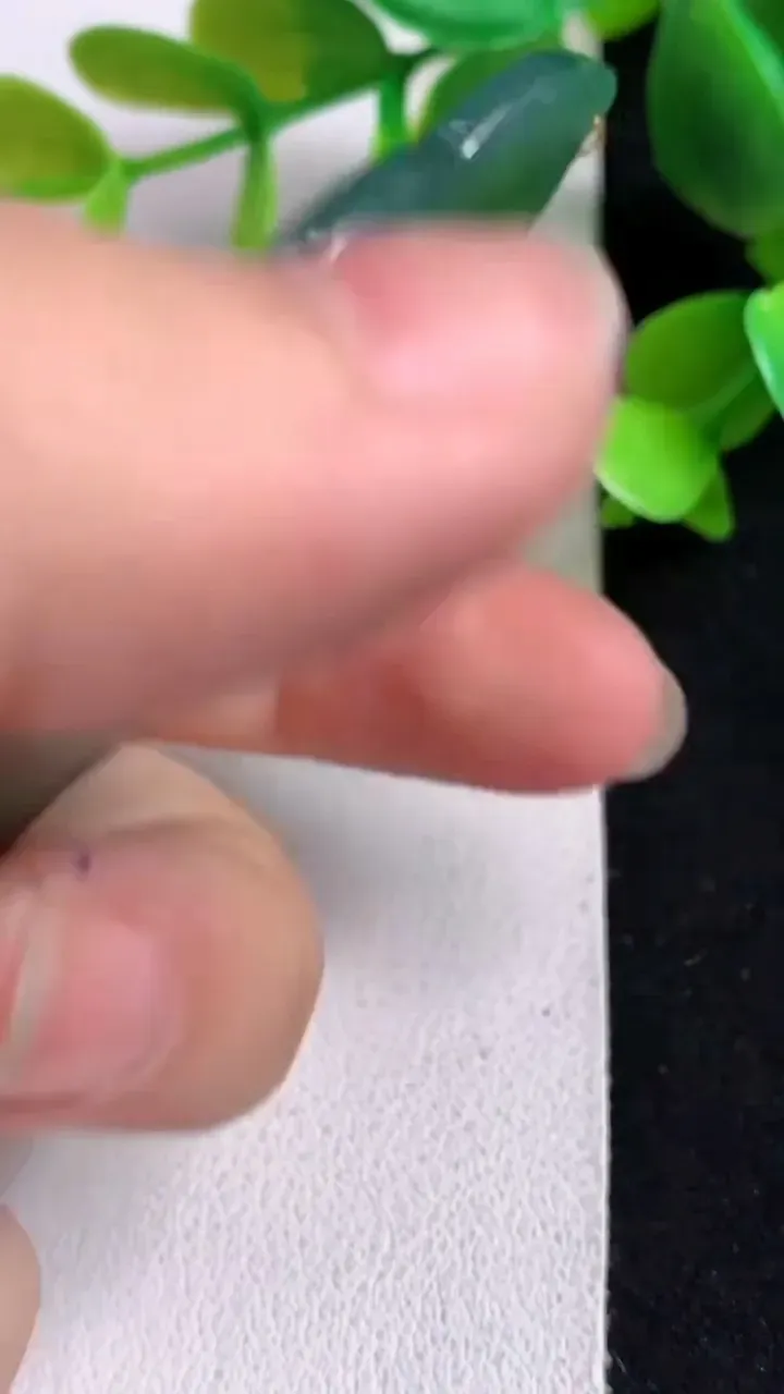 天然A货翡翠蓝水双彩观音菩萨吊坠，尺寸65-38.7-5.8，重量:25.20g
5月6日