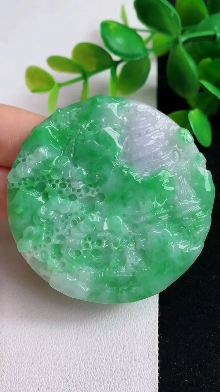 天然A货翡翠山水牌吊坠，尺寸54-6.4，重量:39.61g
5月6日