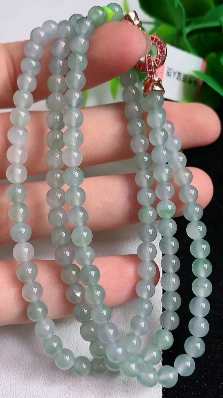 天然A货翡翠圆珠项链125颗，尺寸5，重量:26.85g5月6日
工厂直销收藏佳品,种好水足，色泽均匀，有种有色，上手高大气！