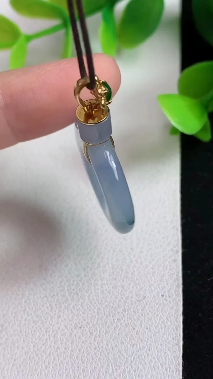 天然A货翡翠k金紫罗兰 飘花平安环吊坠，尺寸23-4.5，重量:5.66g
5月6日