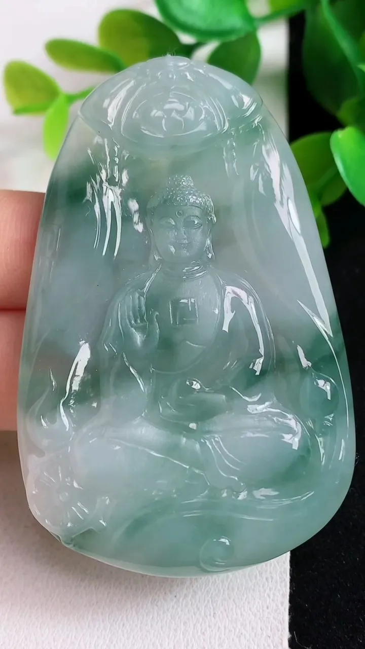 天然A货翡翠飘花阿弥陀佛吊坠，尺寸61.8-39.6-5.5，重量:28.83g
5月6日