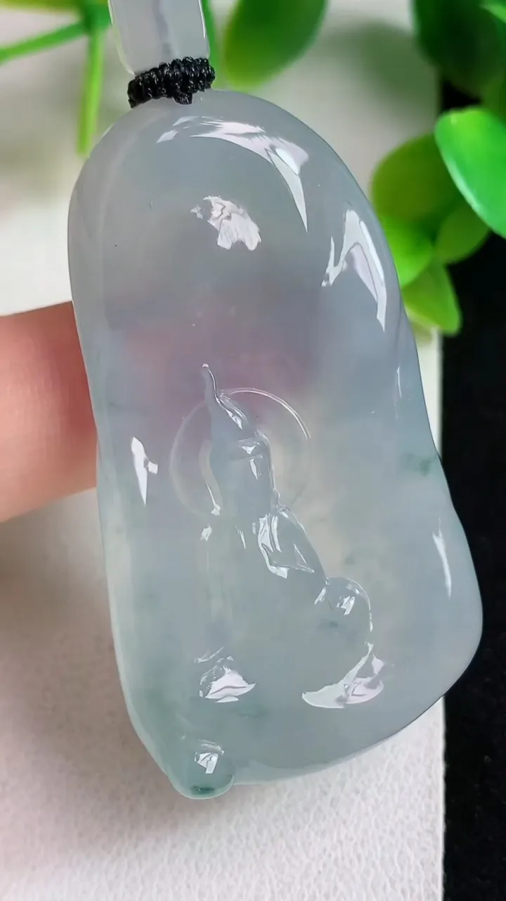 天然A货翡翠飘花无相观音吊坠，尺寸47.6-26.6-5.7，重量:19.50g
5月6日