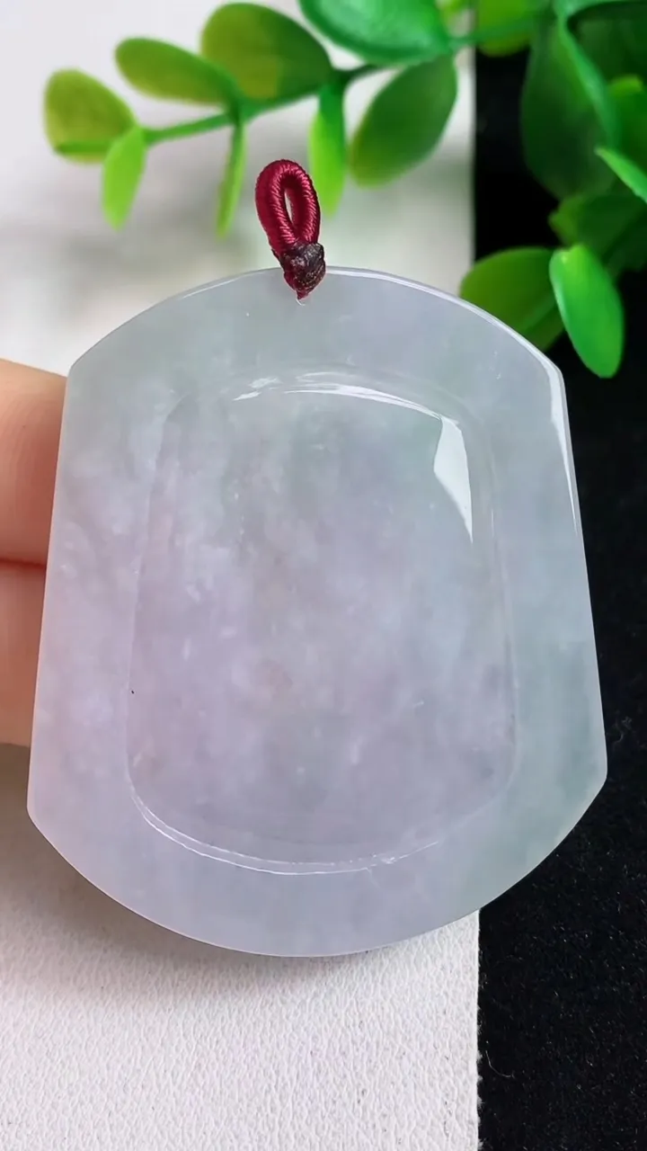 天然A货翡翠春带彩 紫罗兰生肖蛇吊坠，尺寸52.6-44.3-6，重量:26.24g
5月6日