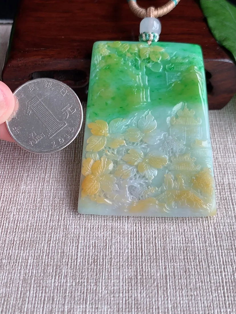 天然A货翡翠冰润黄加绿双彩意境山水牌吊坠 尺寸59×43.5×6.3m量47.73g 0504