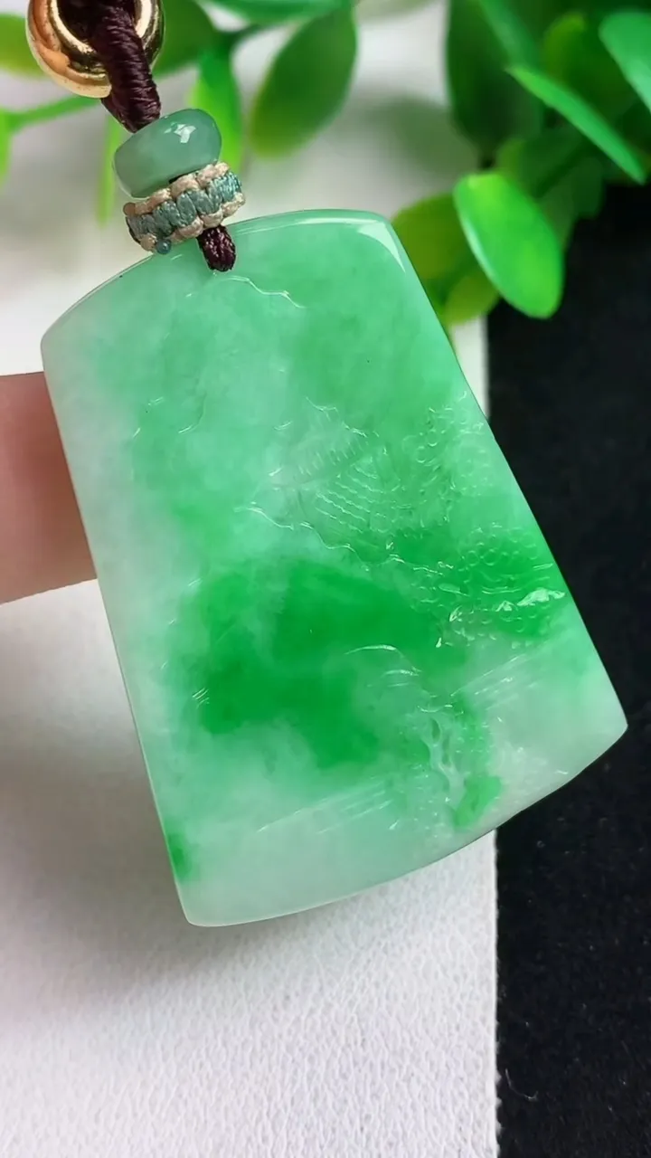 天然A货翡翠山水牌吊坠，尺寸44-32.8-5，重量:20.32g
5月6日