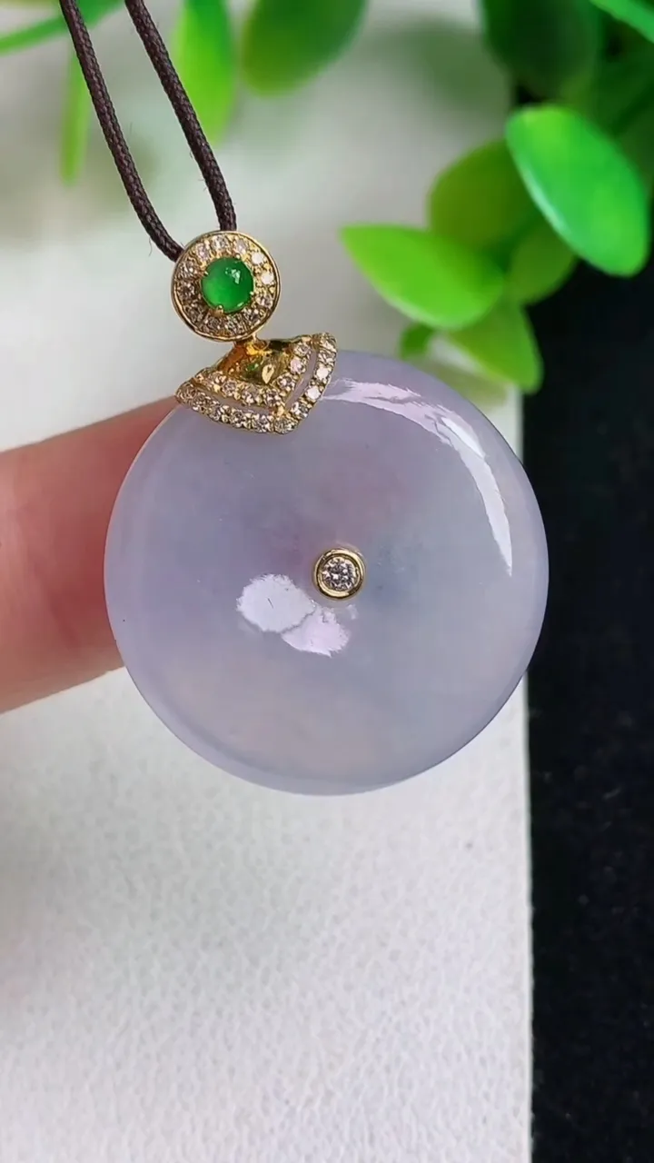 天然A货翡翠紫罗兰平安扣吊坠，尺寸22.8-4.8，重量:6.10g
5月6日