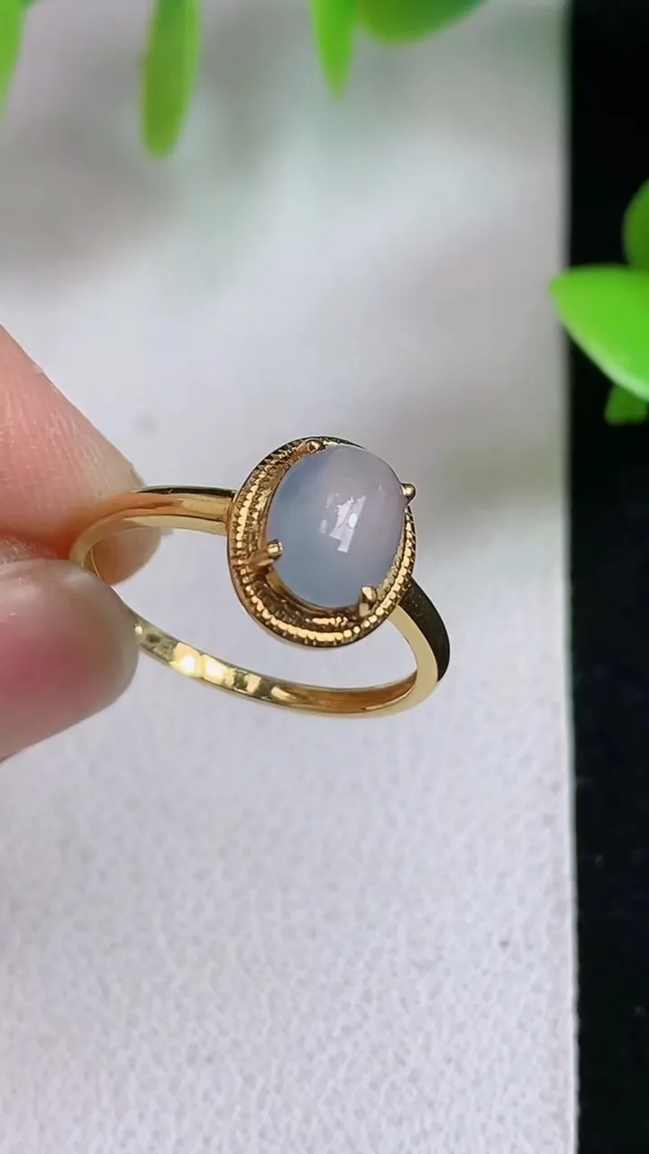 天然A货翡翠紫罗兰蛋面戒指，尺寸16.3-7.6-5.7，重量:1.40g2025年5月6日
工厂直销收藏佳品,种好水足，色泽均匀，有种有色，上手高大气！