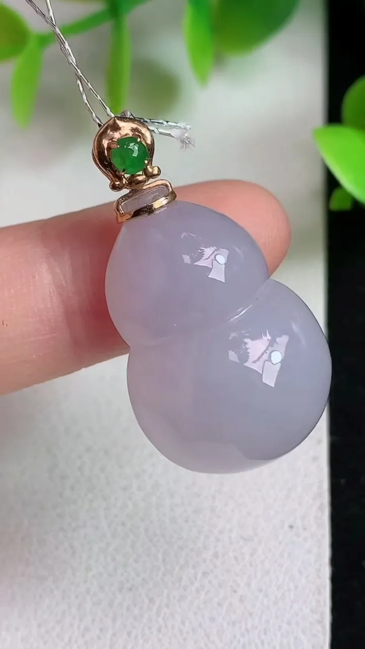 天然A货翡翠k金紫罗兰葫芦吊坠，尺寸24-17-10，重量:6.82g
5月6日