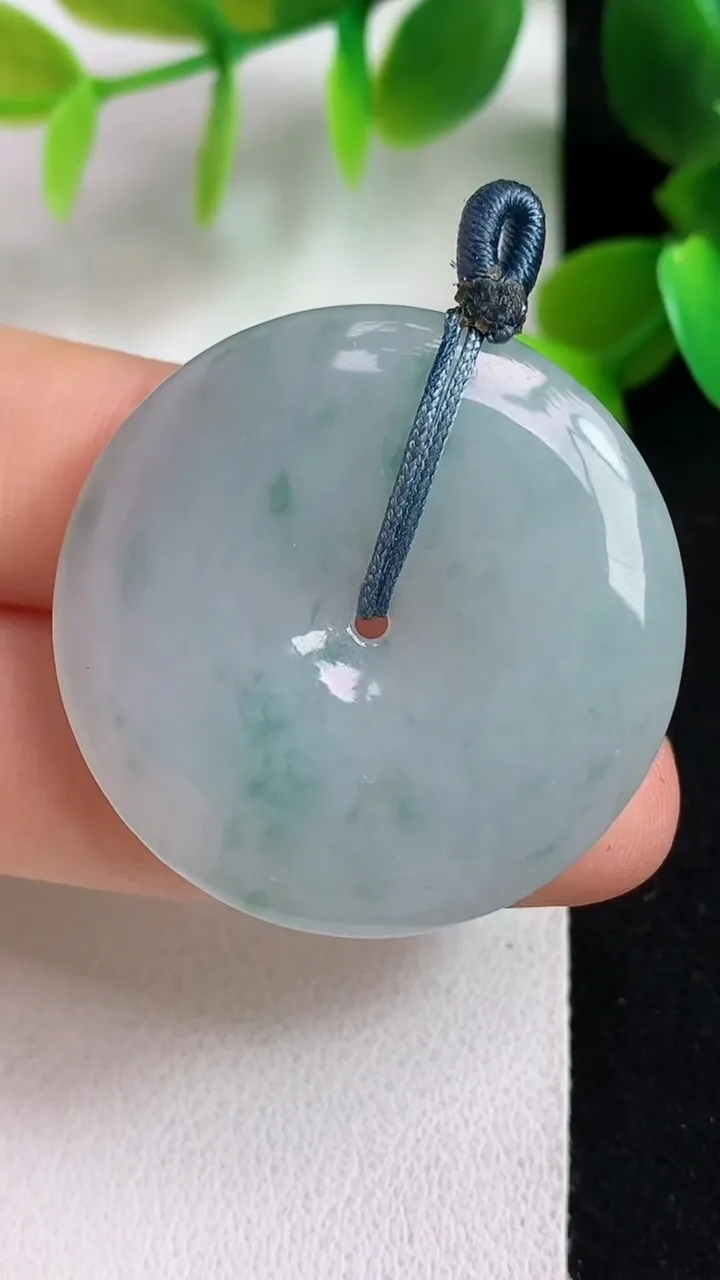 天然A货翡翠飘花平安扣吊坠，尺寸33.6-5，重量:11.43g
5月6日