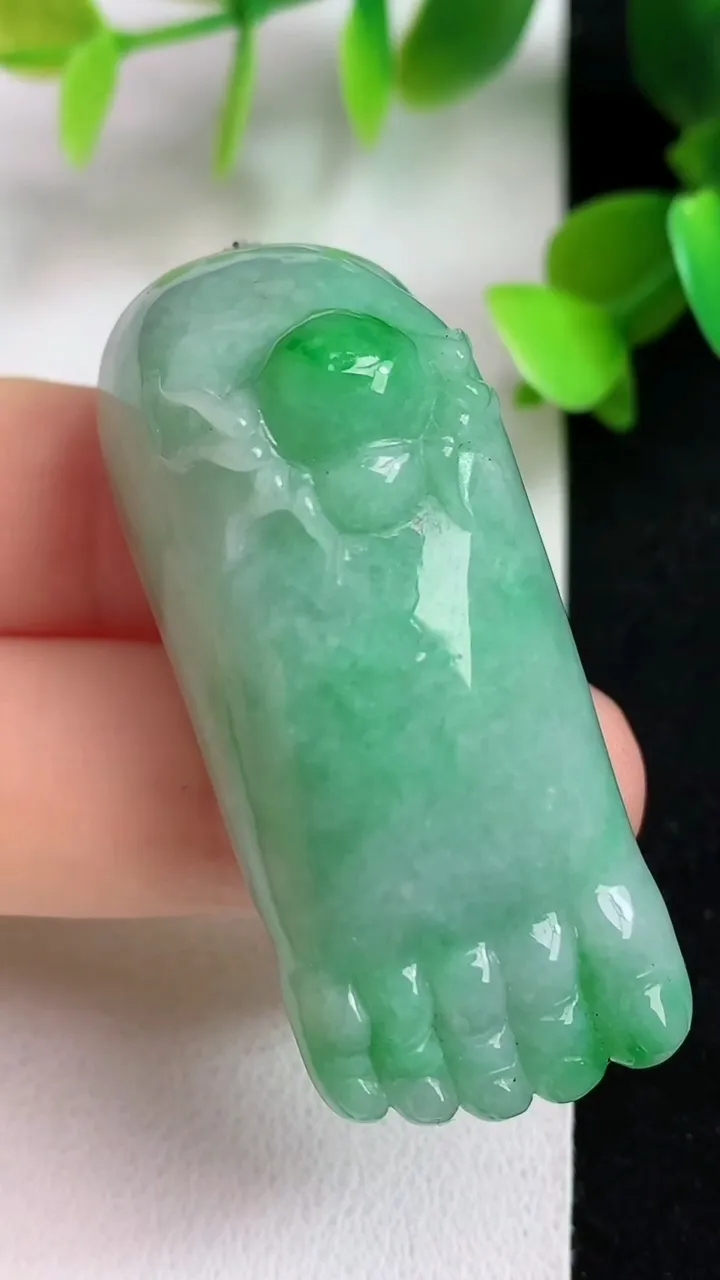 天然A货翡翠知足常乐 佛脚吊坠，尺寸48.3-19.7-21，重量:34.11g
5月6日