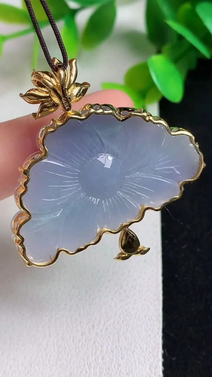 天然A货翡翠k金紫罗兰和和美美 荷花吊坠，尺寸25-39.2-8，重量:11.75g
5月6日