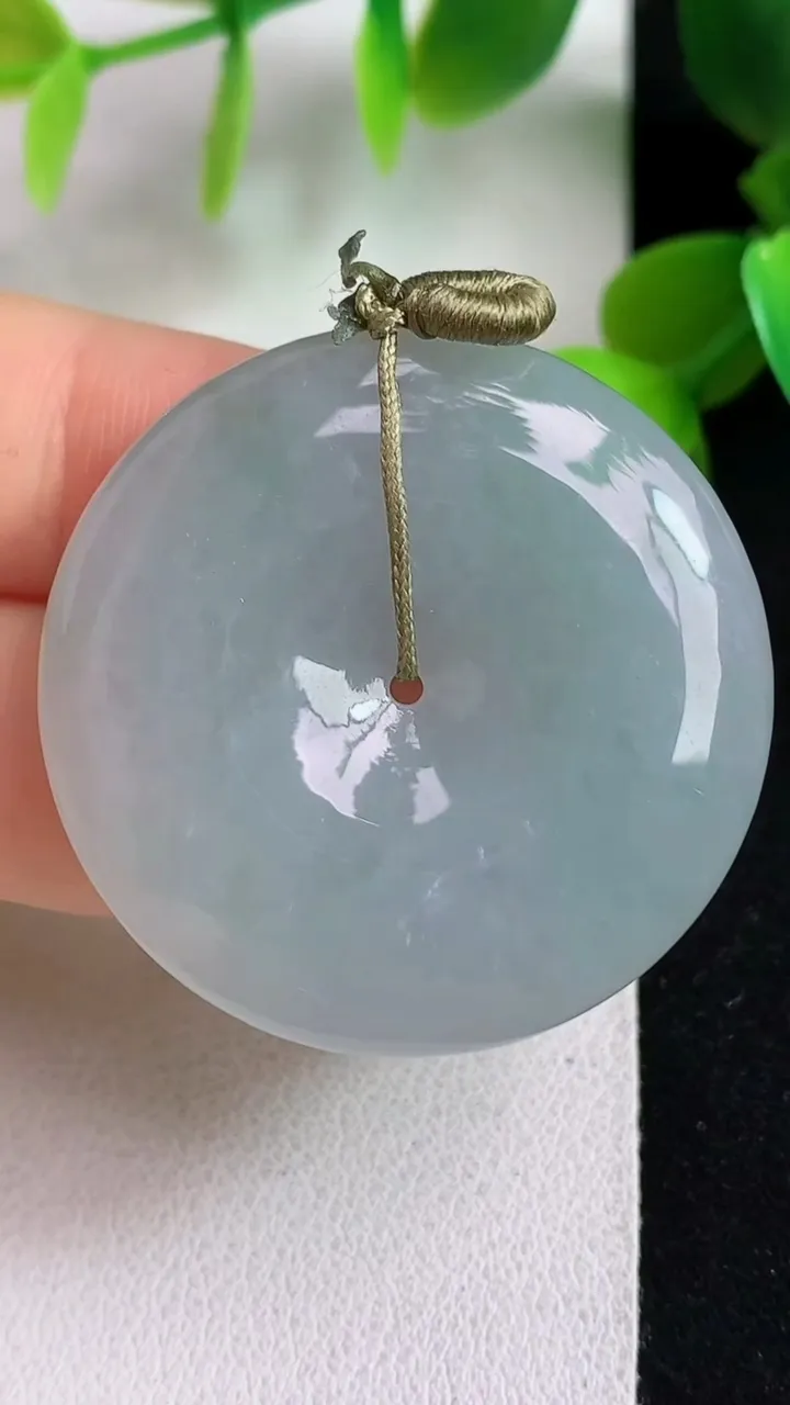 天然A货翡翠白冰平安扣吊坠，尺寸35-6，重量:15.48g
5月6日