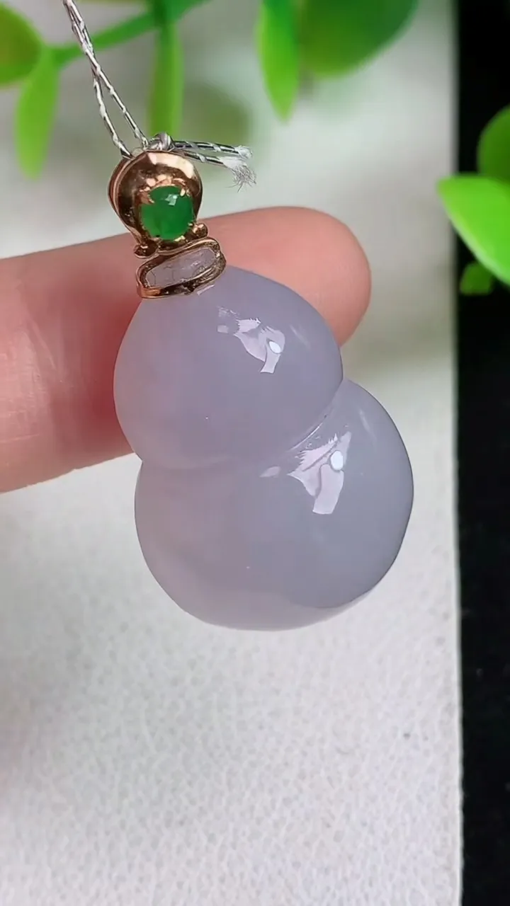 天然A货翡翠k金紫罗兰葫芦吊坠，尺寸24-17-10，重量:6.82g
5月6日