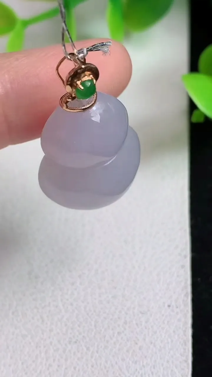天然A货翡翠k金紫罗兰葫芦吊坠，尺寸24-17-10，重量:6.82g
5月6日