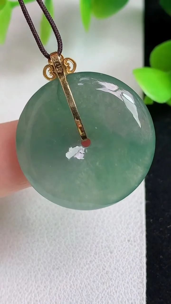 天然A货翡翠平安扣吊坠，尺寸26.4-5，重量:7.64g
5月6日