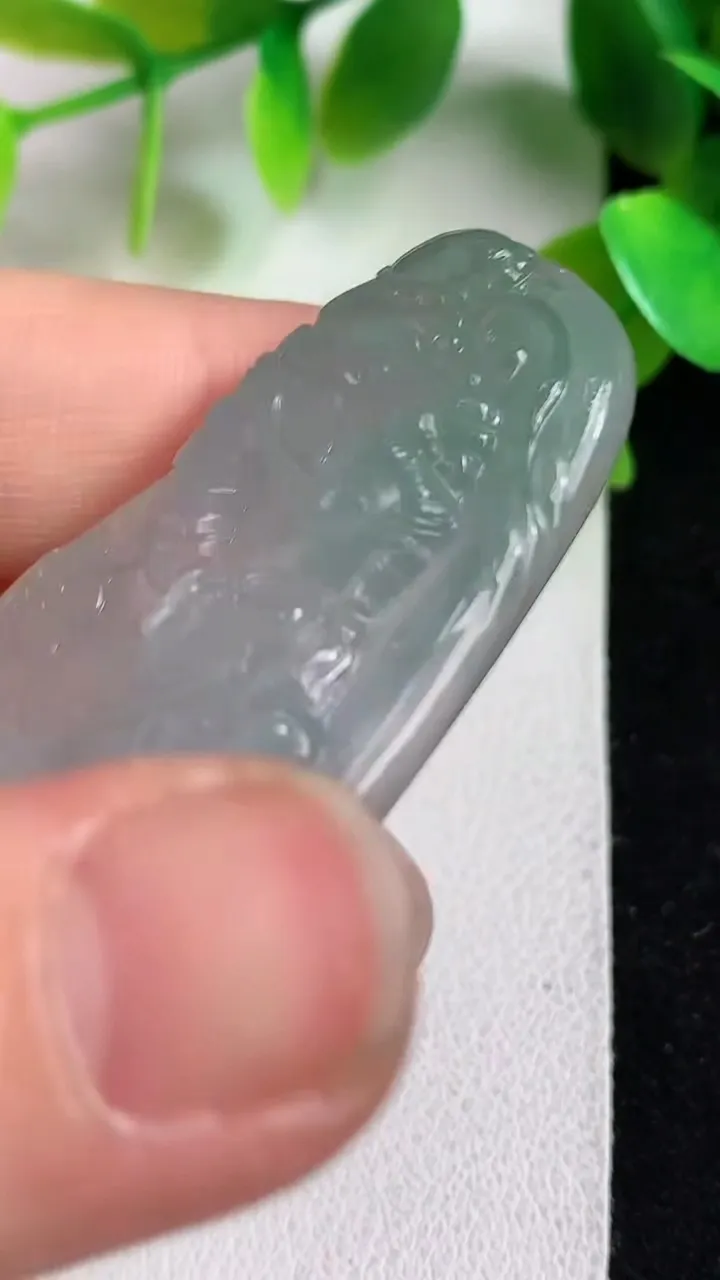 天然A货翡翠普贤菩萨吊坠，尺寸43-27-7.8，重量:15.58g
5月6日