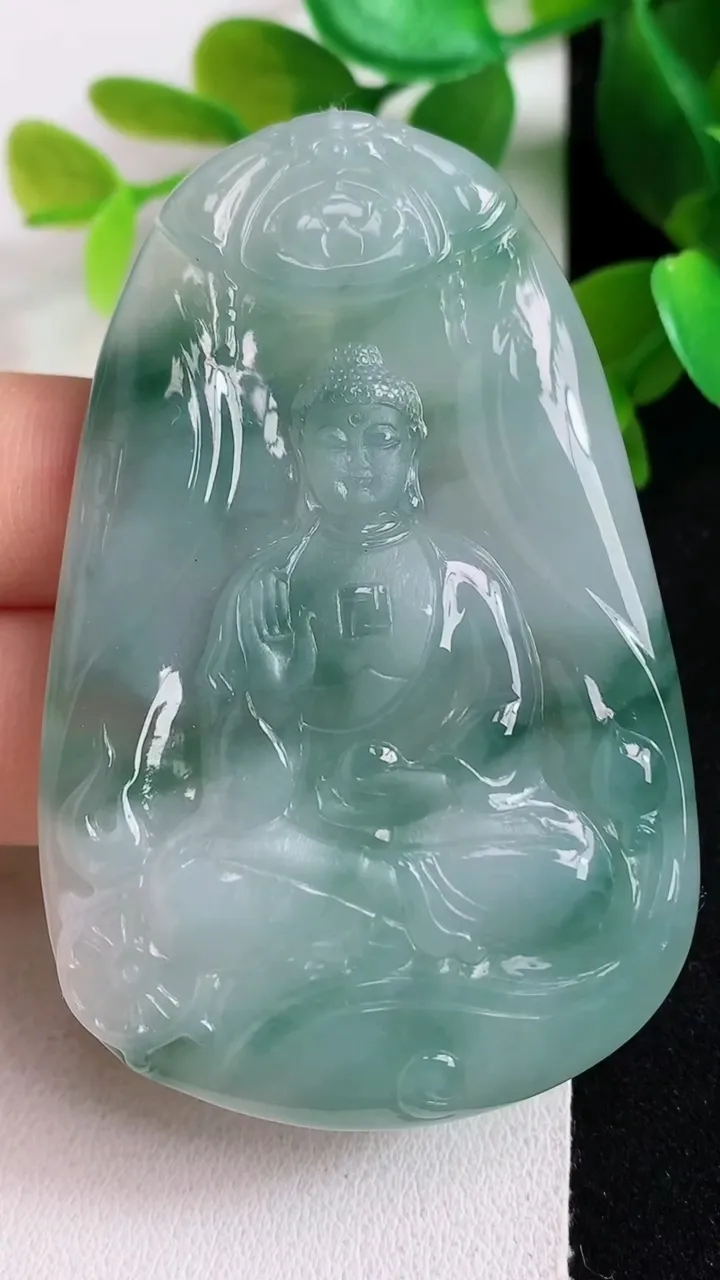 天然A货翡翠飘花阿弥陀佛吊坠，尺寸61.8-39.6-5.5，重量:28.83g
5月6日