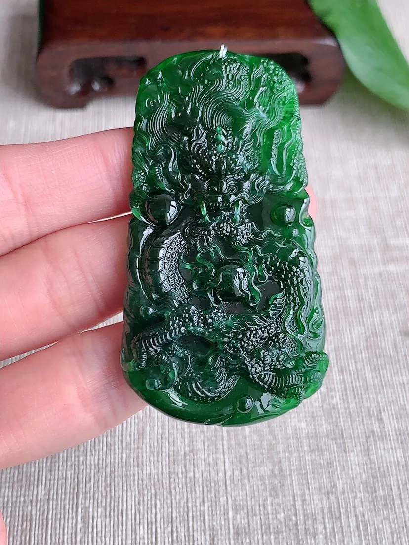 天然A货翡翠满色龙牌吊坠尺寸62.8×33.5×8.8m量27.00g 0504