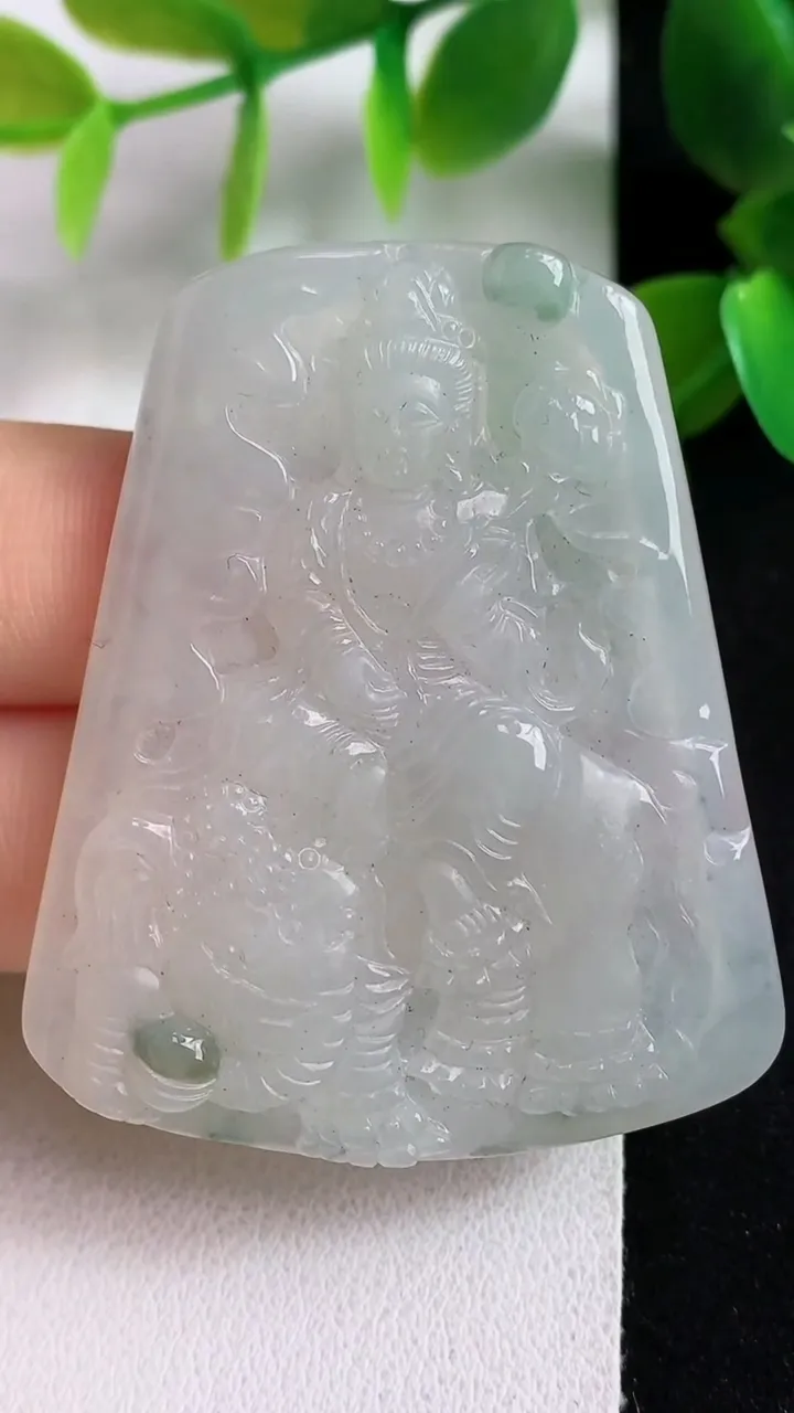天然A货翡翠飘花普贤菩萨吊坠，尺寸48.3-40.7-5，重量:17.00g
5月6日
