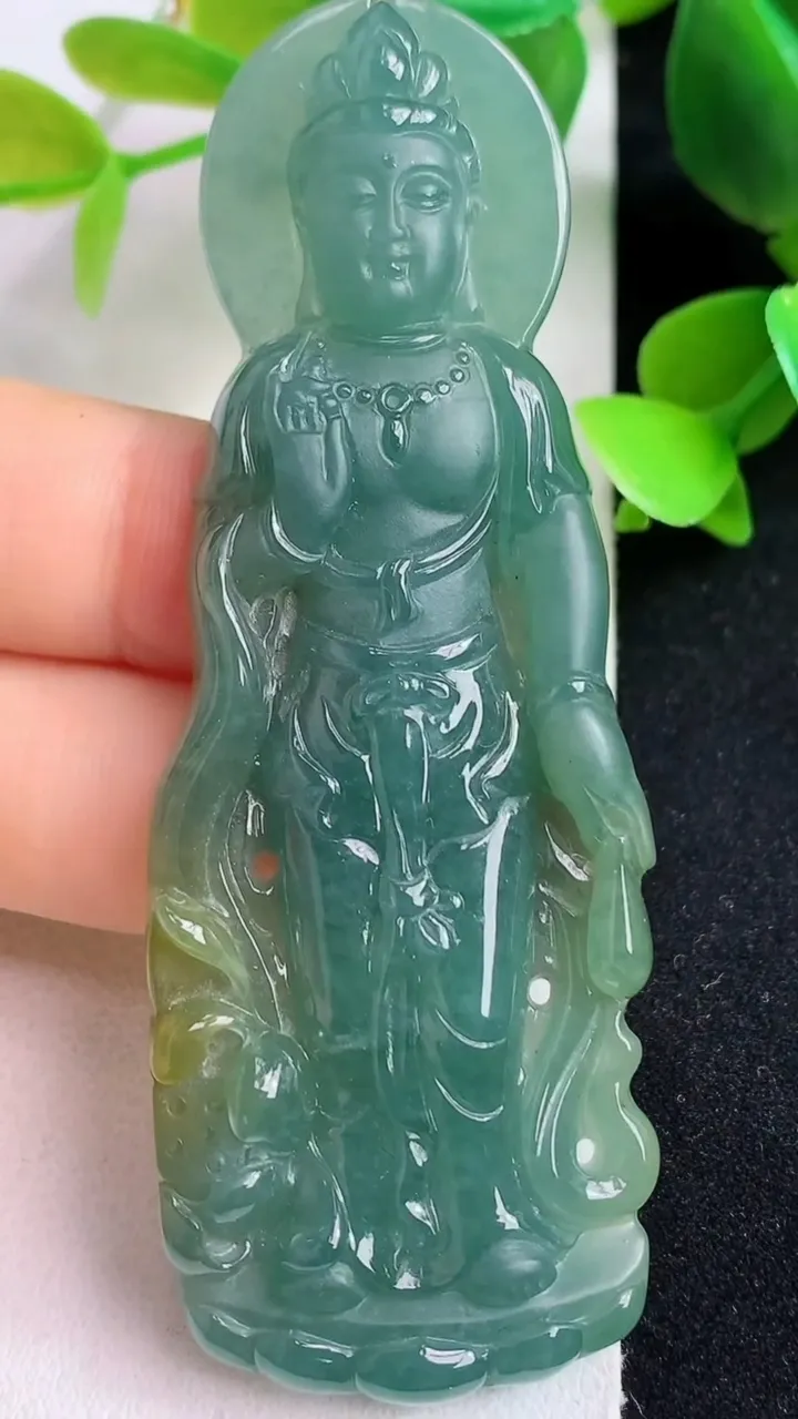 天然A货翡翠蓝水双彩观音菩萨吊坠，尺寸78.5-26.4-7，重量:26.93g
5月6日