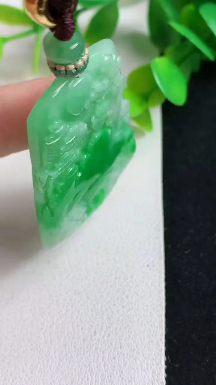 天然A货翡翠山水牌吊坠，尺寸44-32.8-5，重量:20.32g
5月6日