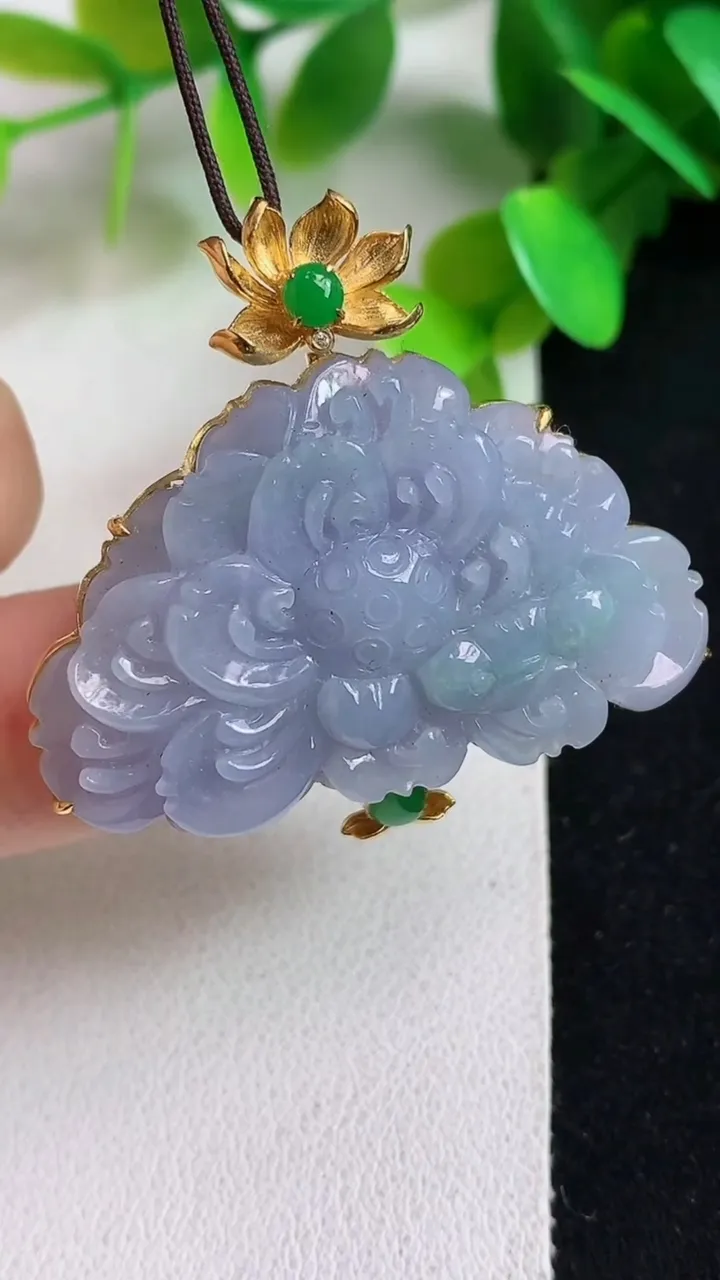 天然A货翡翠k金紫罗兰和和美美 荷花吊坠，尺寸25-39.2-8，重量:11.75g
5月6日