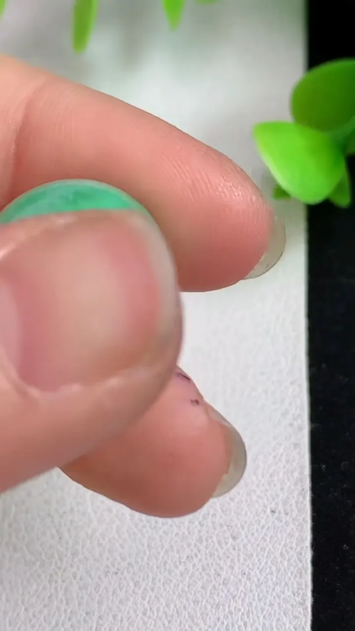 天然A货翡翠路路通吊坠，尺寸16-12，重量:6.00g
5月6日