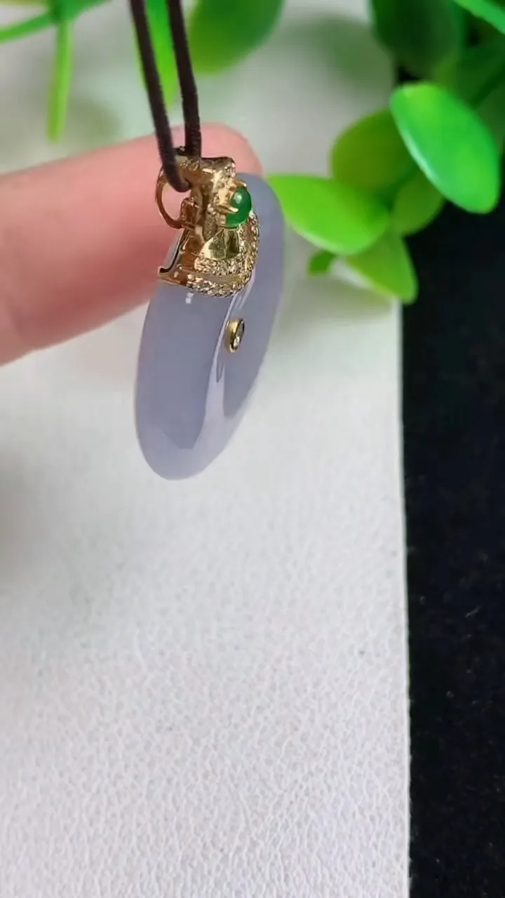 天然A货翡翠紫罗兰平安扣吊坠，尺寸22.8-4.8，重量:6.10g
5月6日